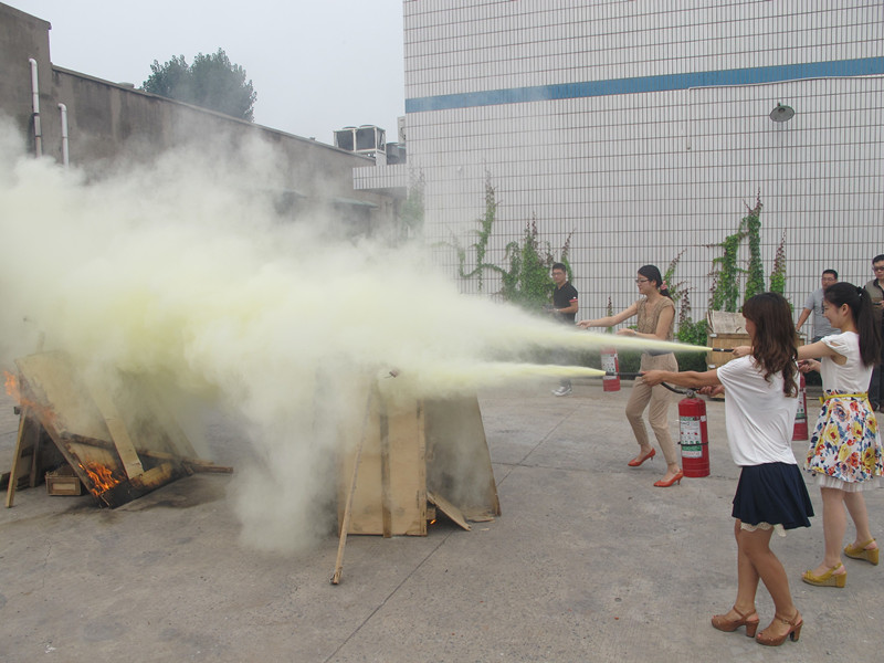 人人參與消防-共創(chuàng)平安和諧-益和熱力公司開(kāi)展消防、逃生演練
