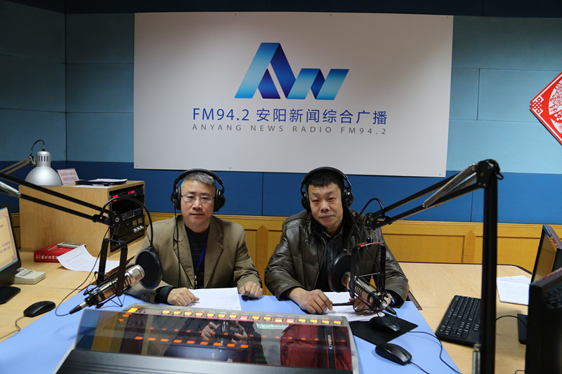 益和熱力公司董事長、總經(jīng)理?xiàng)钣婪逶谖沂芯W(wǎng)上市民之家與廣大用戶群眾及網(wǎng)友進(jìn)行了在線交流溝通