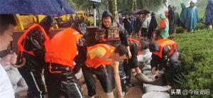 安陽益和熱力集團(tuán)30人搶險(xiǎn)隊(duì)逆流而上，奮戰(zhàn)在抗洪一線